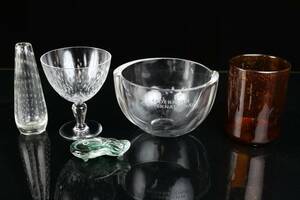 SKÅLAR, 2 st, VASER, 2 st, samt FIGURIN, bl.a. Erik Höglund, Boda, Kosta