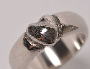 Maria Louise Graadyb, Hjertering af 14 kt. hvidguld