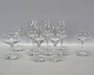 8 st. vinglas, Orrefors, 2 champagne- samt 1 likörglas medföljer