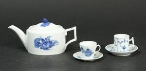 Royal Copenhagen Kongeligt Porcelæn Bing Grøndahl. Blå Blomst Flettet Blåmalet Musselmalet . Tepotte m låg kopper 5
