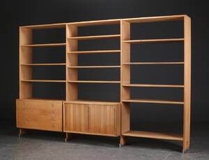 Hans J. Wegner. Reolsystem af eg