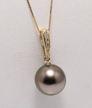 Tahiti pearl necklace in 14k gold with diamonds 0.04ct