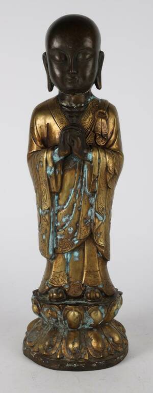 Stående Buddha af patineret bronze på trone