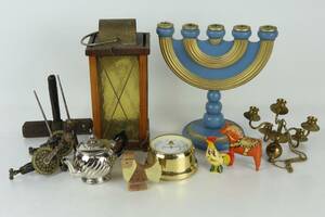PARTI med bl.a. lykta, ljusstake, dalahäst, barometer