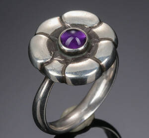 Georg Jensen. Moonlight Blossom ring af sterlingsølv med ametyst, dessin nr. 36