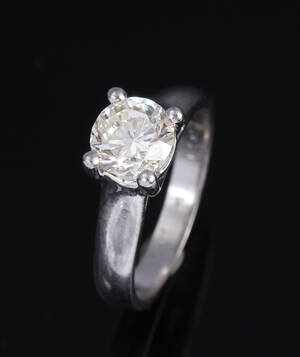 Klassisk brillant- solitairering af 14 kt. hvidguld på ca. 1.28 ct