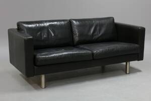 Søren Lund. To-pers. sofa betrukket med sort anilin læder