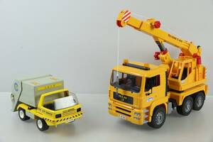 LEKSAKSBILAR, 2 st, Playmobil samt Bruder