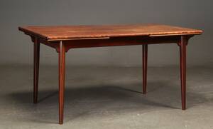 Gunni Omann. Spisebord af palisander, model 54