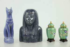 LOCKURNOR, ett par, cloisonné, samt FIGURIN, BYST, Egypten
