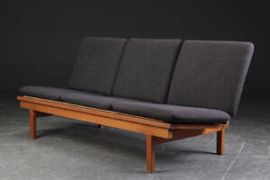 Børge Mogensen. Tre-pers. sofa, model 2218 af teaktræ.