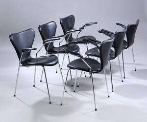 Arne Jacobsen. Et sæt på seks armstole Syveren, model 3207, sort anilin læder, Ny siddehøjde 46,5 cm.. 6
