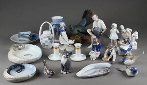 Royal Copenhagen, Bing Grøndahl. Figurer, lysestager m.m. i porcelæn 28