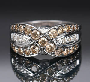 Diamantring, udført i 14 kt. hvidguld, gennembrudt kædedesign, prydet med talrige champagnefarvede diamanter ca. 0.77 ct