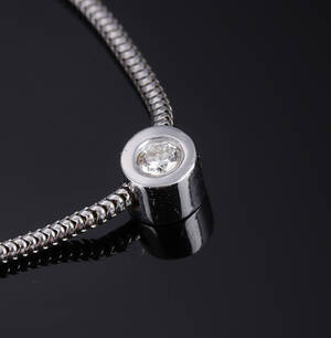 Frederik Binder Co., København. Brillantvedhæng og halskæde af 14 kt. hvidguld 2