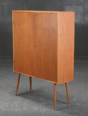 Hans J. Wegner. Serviceskab af egetræ