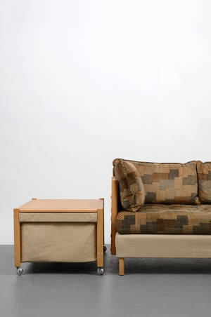 Bäddsoffa samt sidobord. Dux 2