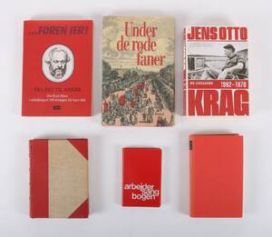 Stauning samt Jens Otto Krag bøger med signatur. 6