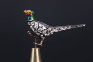 Lille victoriansk fasannål af guld, sølv og metal med emalje og rosenslebne diamanter.1800-tallets slutning