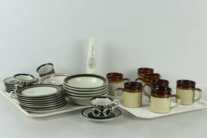 SERVISDELAR, 27 st, samt vas, bl.a. Arabia