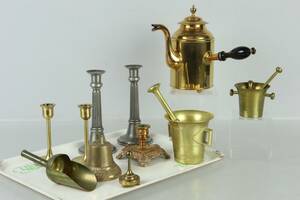 PARTI med bl.a. ljusstakar, vällingklocka, mortlar, bl.a. Westerås metallfabrik