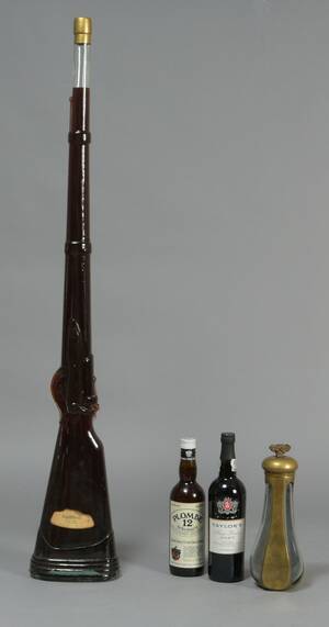 Samling blandet vine m.m. bl.a. Taylors Fine Ruby Port, Bottaro Vino Da Tavola geværformet flaske m.m. 4