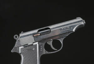 Walter pistol model PP cal. 9 mm P.A.K. våben nr 143156. forstykke og 10 patroner medfølger.