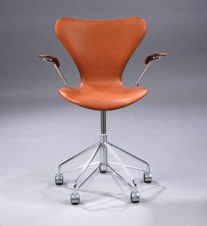 Arne Jacobsen. Kontorstol, model 3217. Palisander læder