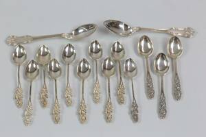 KAFFESKEDAR, 10 3 st, samt TESKEDAR, ett par, silver, ca 134 g