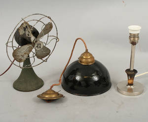 Bordsfläkt, takarmatur samt bordlampa 1900-talets första hälft 3