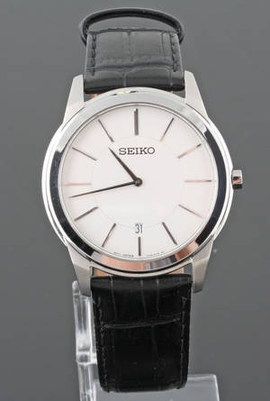Seiko classiques cuir quartz watch