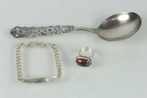 BORDSSKED, ARMBAND samt RING med sten, silver, ca 70 g