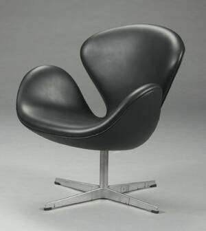 Arne Jacobsen. Svane. Lænestol, sort anilin