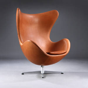 Arne Jacobsen. Ægget, tidlig model 1960erne. Loungestol med cognacfarvet Vacona anilin læder