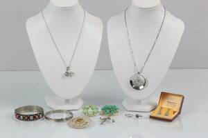 PARTI med smycken och bijouterier, bl.a. silver