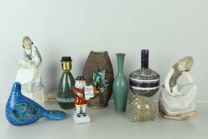 PARTI med figuriner, vaser, bordslampa, bl.a. Rörstrand, Nao, Tilgmans, Aldo Londi