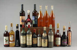 Samling vin, likør, saft og cognac 18