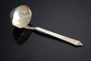 Harald Nielsen for Georg Jensen. Pyramide sauceske af sterlingsølv
