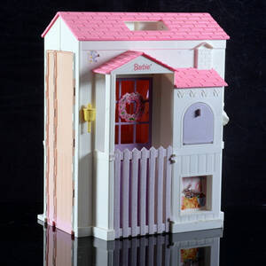 DOCKHUS MED TILLBEHÖR , Barbie original.