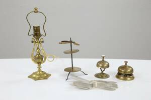 PARTI med bl.a. bordslampa, ringklockar, 2 st, samt fiskbestick, nysilver