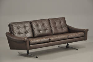 3 pers. sofa betrukket med brunt læder, stel med shakerben, 1960erne