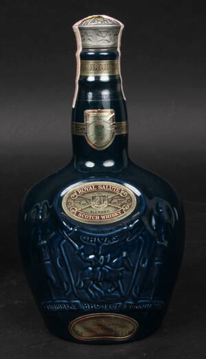 Old Scotch Whisky Chivas. Royal Salute 21 Years