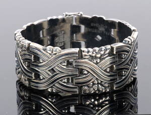 Georg Jensen. Armbånd i sterlingsølv, dessin 83 fra 1933-1944.
