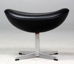 Arne Jacobsen 1902-1971. Skammel til Ægget, model 3127