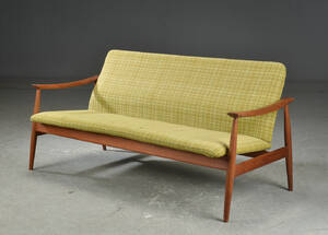 Finn Juhl. Sofa, model 138 med stel af teak.