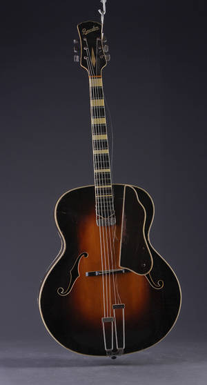 Yngve Barslev Håndbygget guitar, 1946