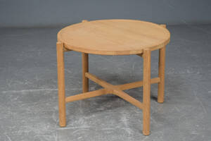 Hans J. Wegner. Bakkebord af massivt egetræ, model PP-35