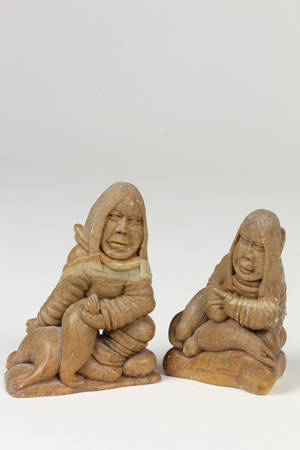 Par fedtstensfigurer fra Grønland. Antut 87. 2