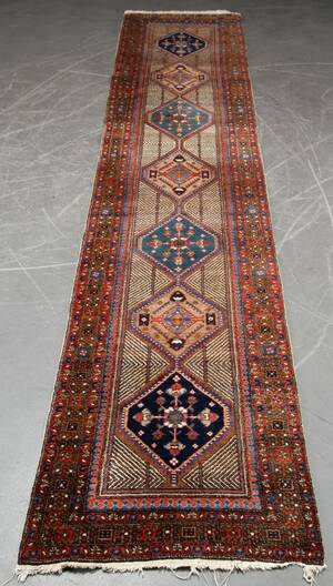 Orientalsk løber, uld på bomuld, 402 x 82 cm.