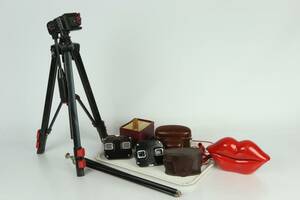 PARTI med kamerastativ, 2 st, bordstelefon, view master, samt kameror, 2 st